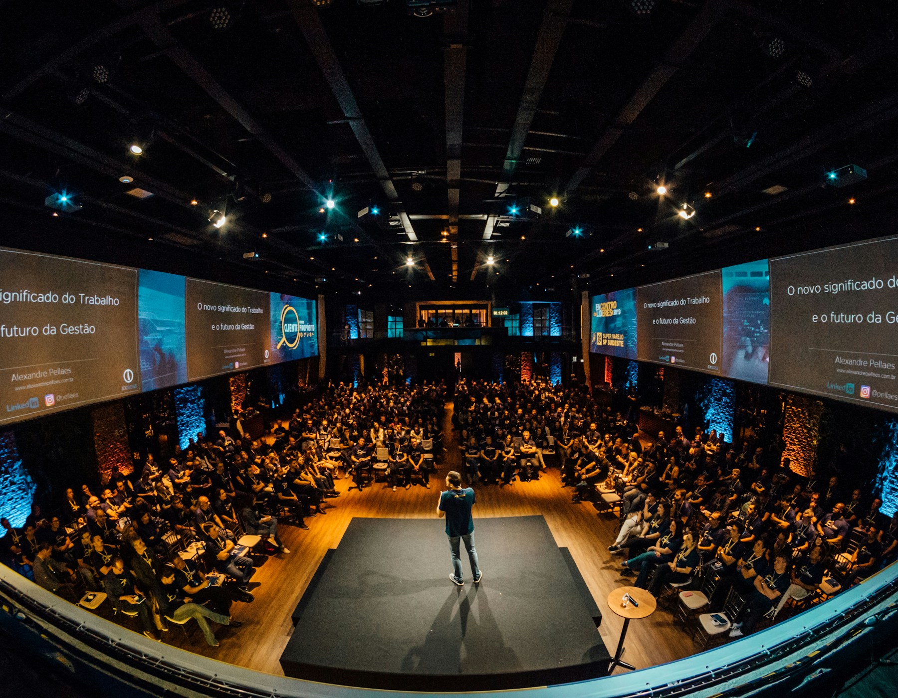 Zeina El-Sayed speaking to a business audience